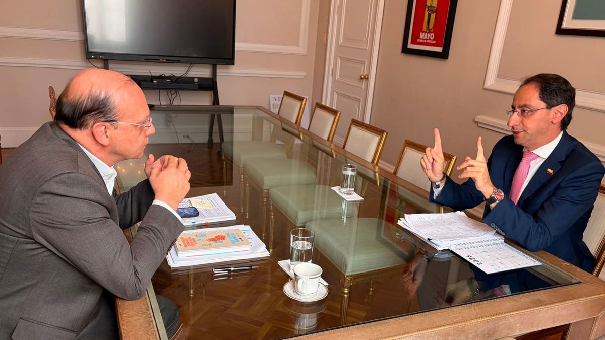 Germán Ávila y José Manuel Restrepo se reunieron el 2 de julio en la Casa de Nariño, en la primera reunión formal del empalme de los gobiernos de Gustavo Petro y Abelardo de la Espriella.