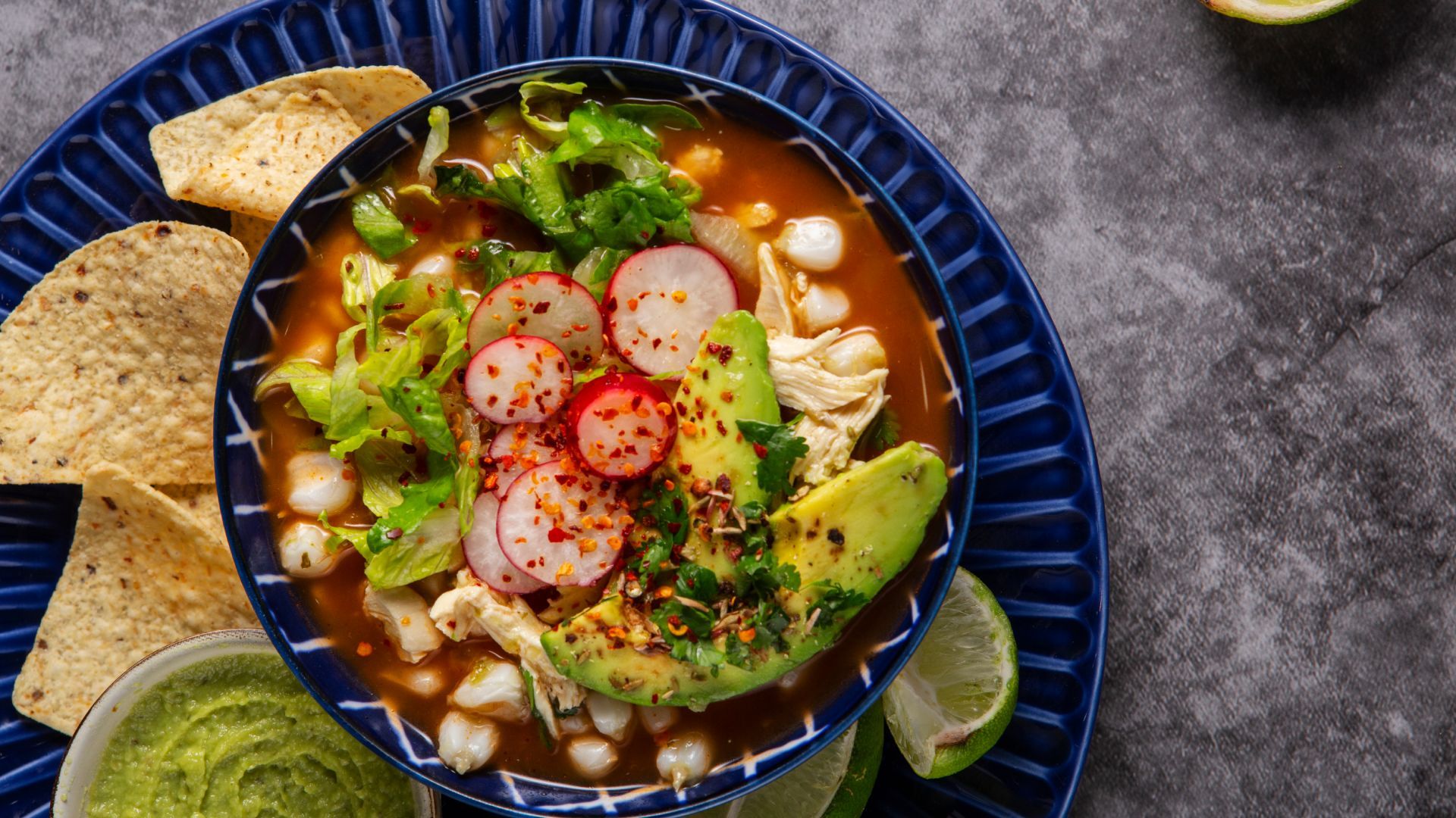 El pozole rojo es uno de los muchos platos típicos de Jalisco que no puede dejar de probar.