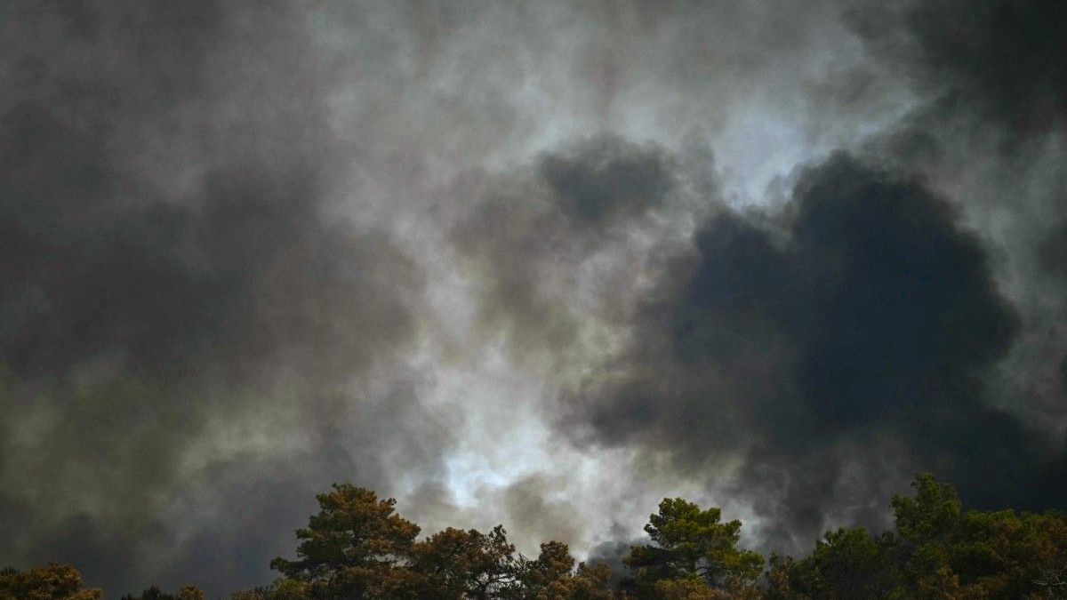 Un incendio forestal arrasa el departamento de Hérault, en el sur de Francia