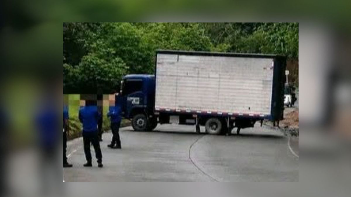 Hombres armados habrían obligado a atravesar un vehículo en Peñas del Olvido, según reportes preliminares en Chocó
