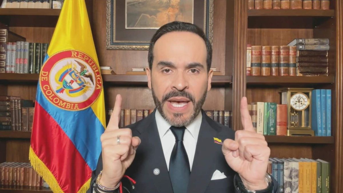 Abelardo De la Espriella se pronunció en una transmisión en vivo sobre la transición presidencial y el respeto por la Constitución.