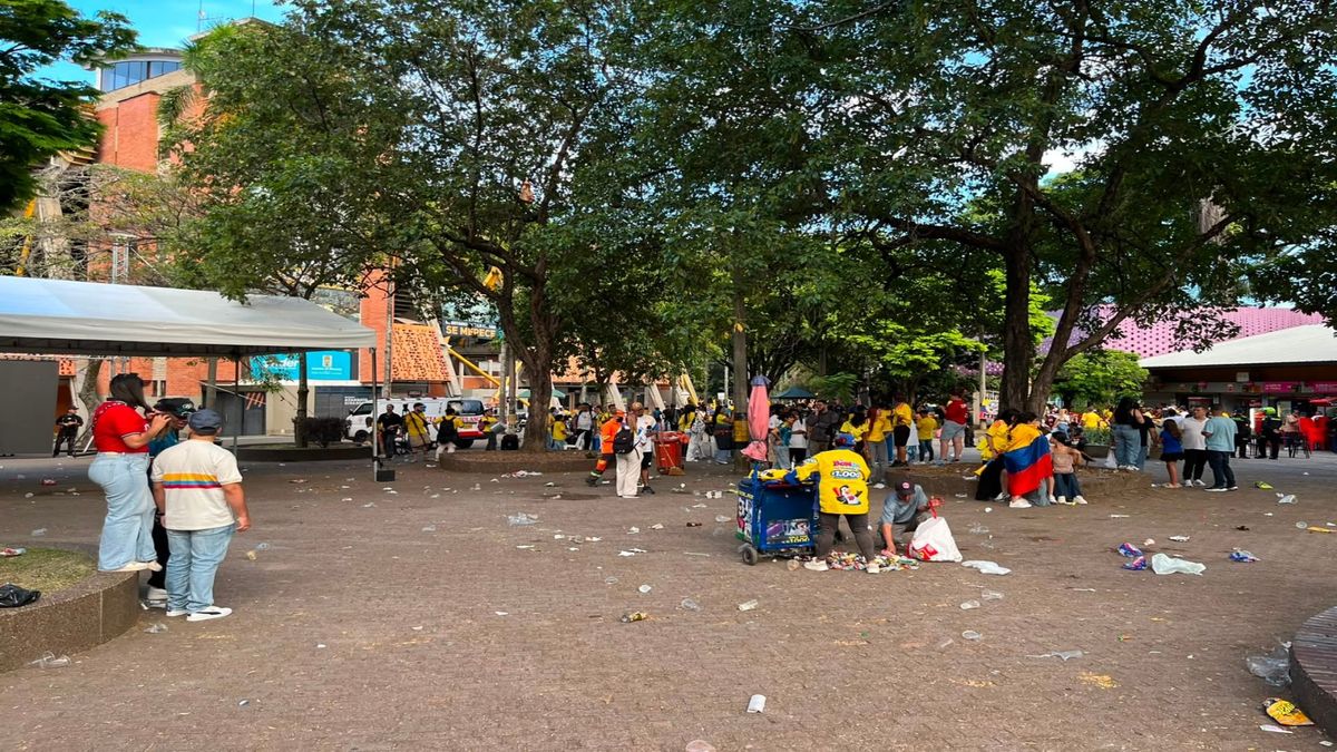Fanaticos de la seleccion en Medellín tras la eliminación