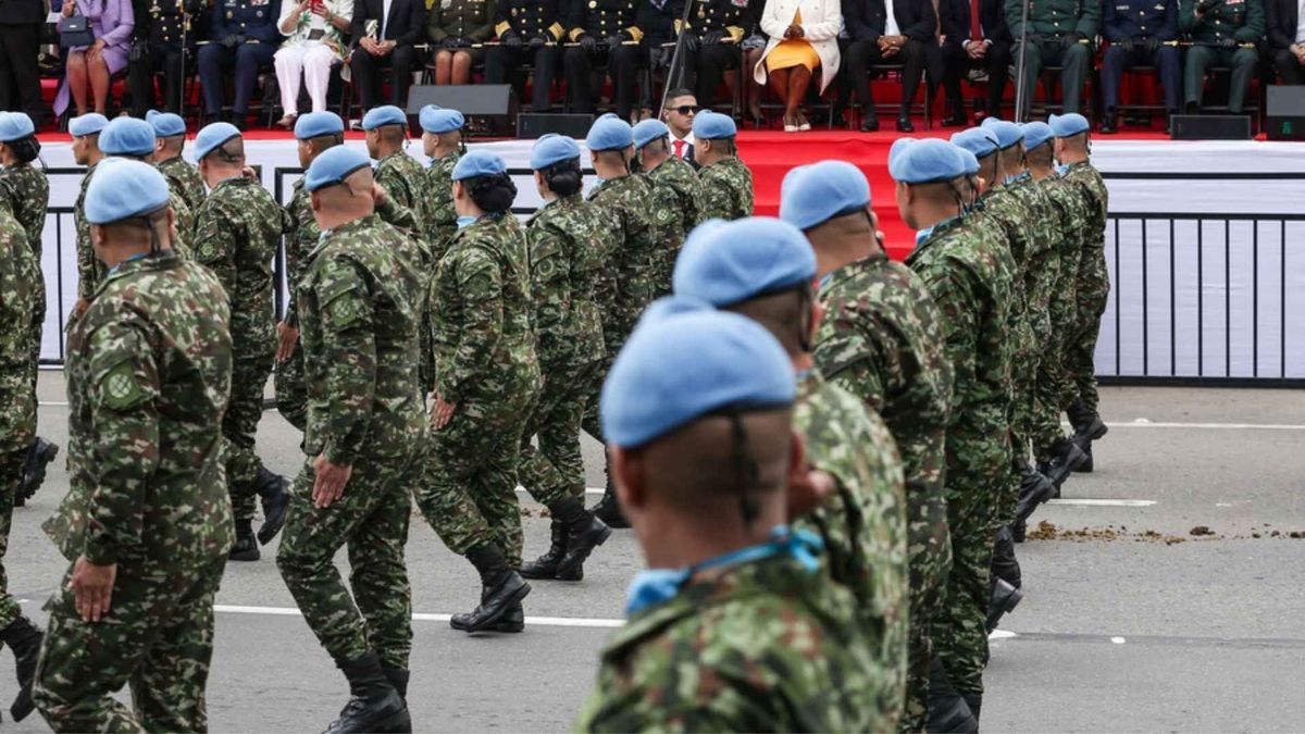 La inscripción para definir la situación militar incluye la presentación de documentos y evaluaciones de aptitud.