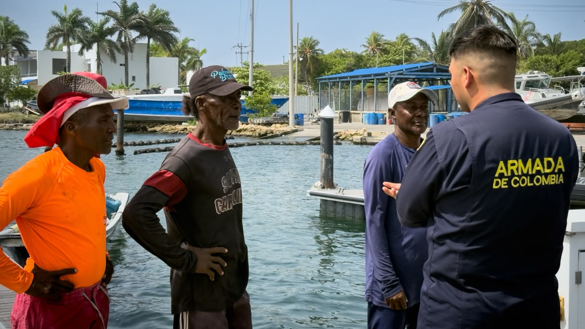 Rescate de tres pescadores en aguas del Caribe.
