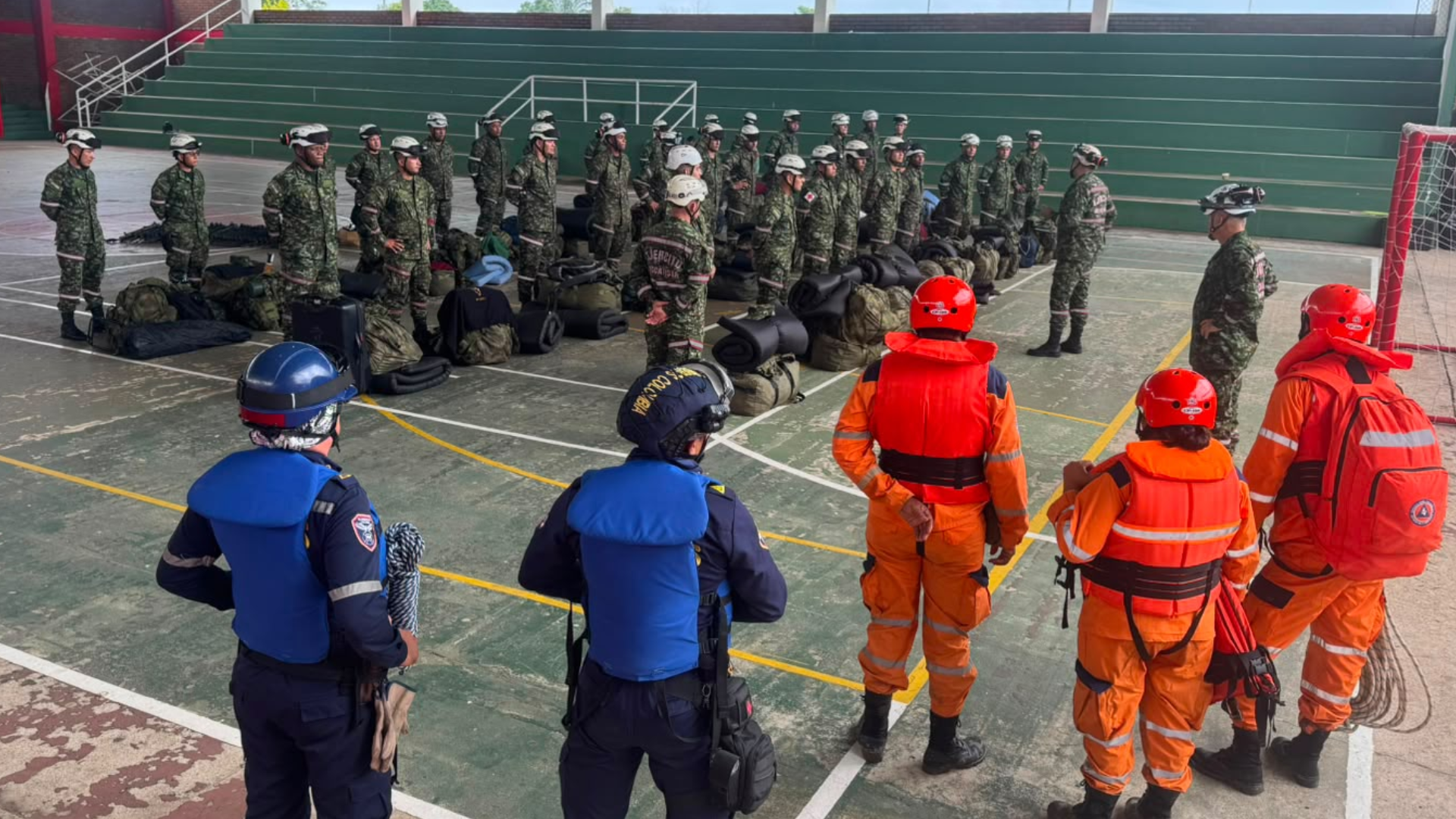 Soldados de la Brigada de Ingenieros de Atención y Prevención de Desastres del Ejército Nacional.