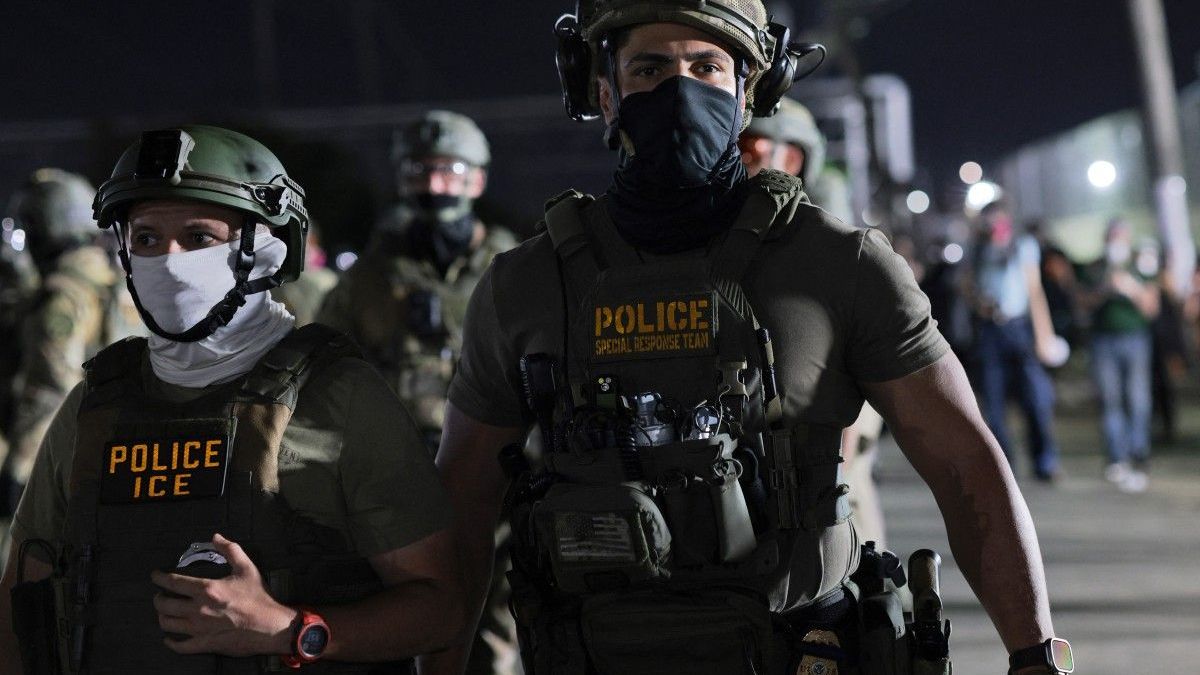 Agentes de Investigaciones de Seguridad Nacional (HSI) y del Servicio de Inmigración y Control de Aduanas (ICE)