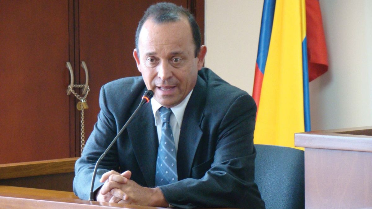 Santiago Uribe Vélez, condenado en dos instancias por su papel en el grupo paramilitar los Doce Apóstoles, pagará su condena de veintiocho años de prisión en un grupo de caballería mecanizado del Ejército en Antioquia.