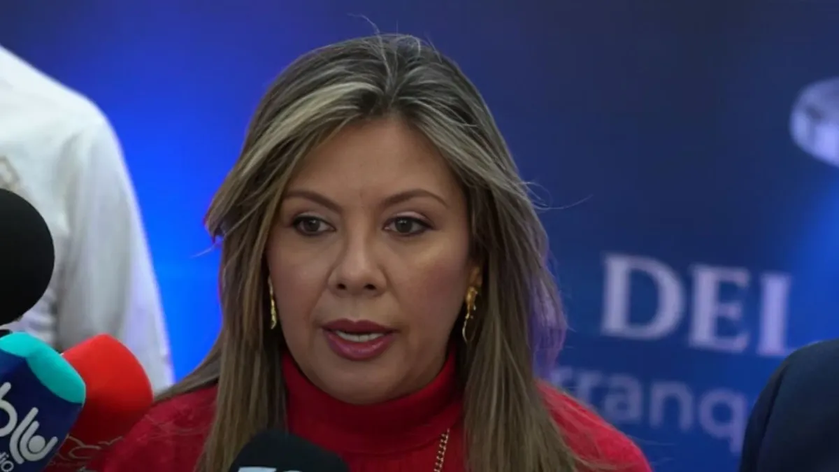 Fotografía de Luz Adriana Camargo, fiscal general de la nación, hablando sobre el caso de Nicolás Petro.