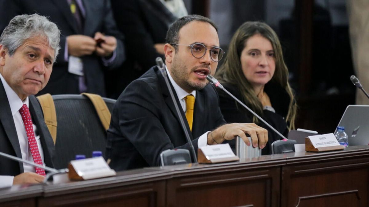 Alfredo Deluque afirmó que mantiene conversaciones con las bancadas del Congreso para alcanzar un consenso sobre la presidencia del Senado, tras la petición del presidente electo Abelardo de la Espriella.