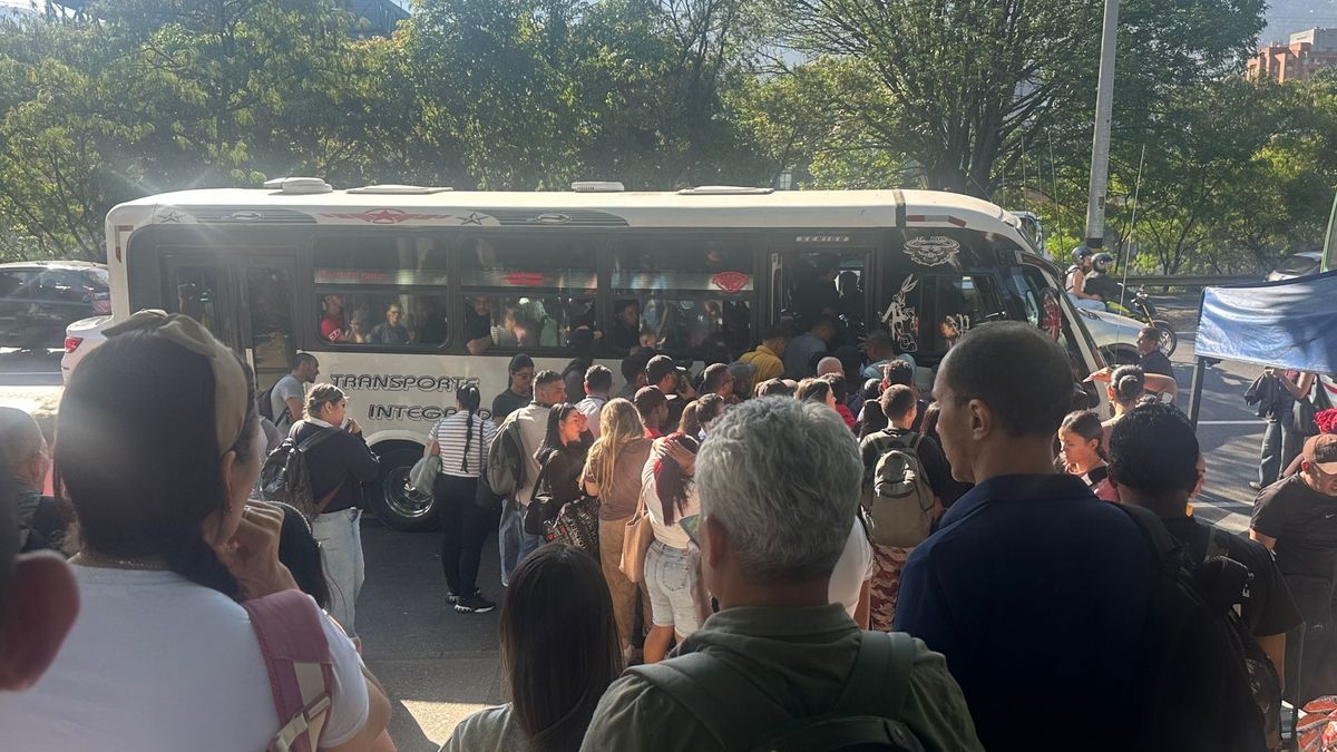 Filas por daño en el metro de Medellín
