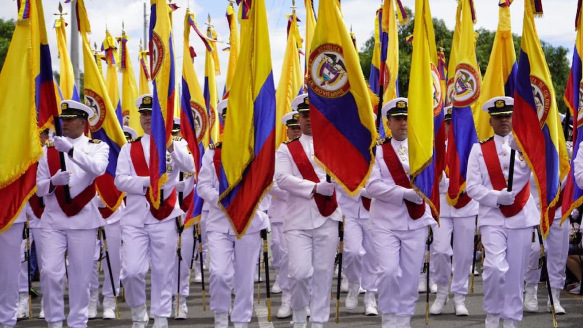 La razón está en la Ley 51 de 1983, conocida como Ley Emiliani. Esta norma permite que varios festivos se trasladen inmediatamente al lunes siguiente para que los colombianos puedan disfrutar de lo que se convierte en un puente.