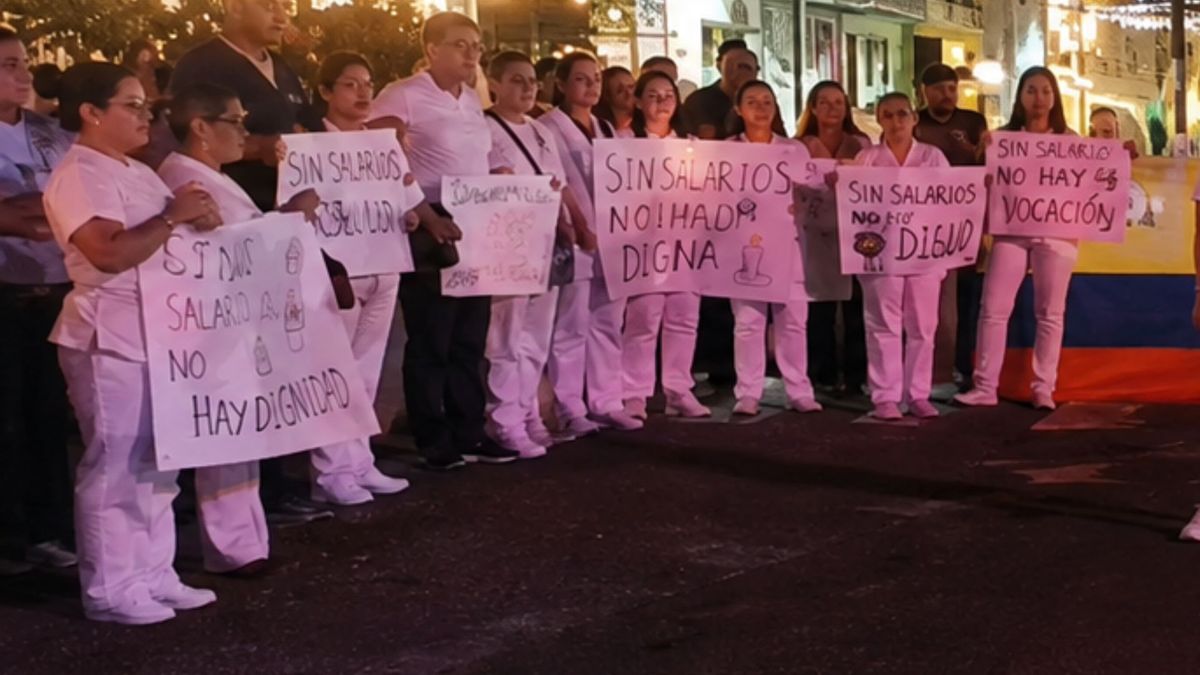 Personal de salud del municipio de Sevilla protestó por la falta de pago de salarios.