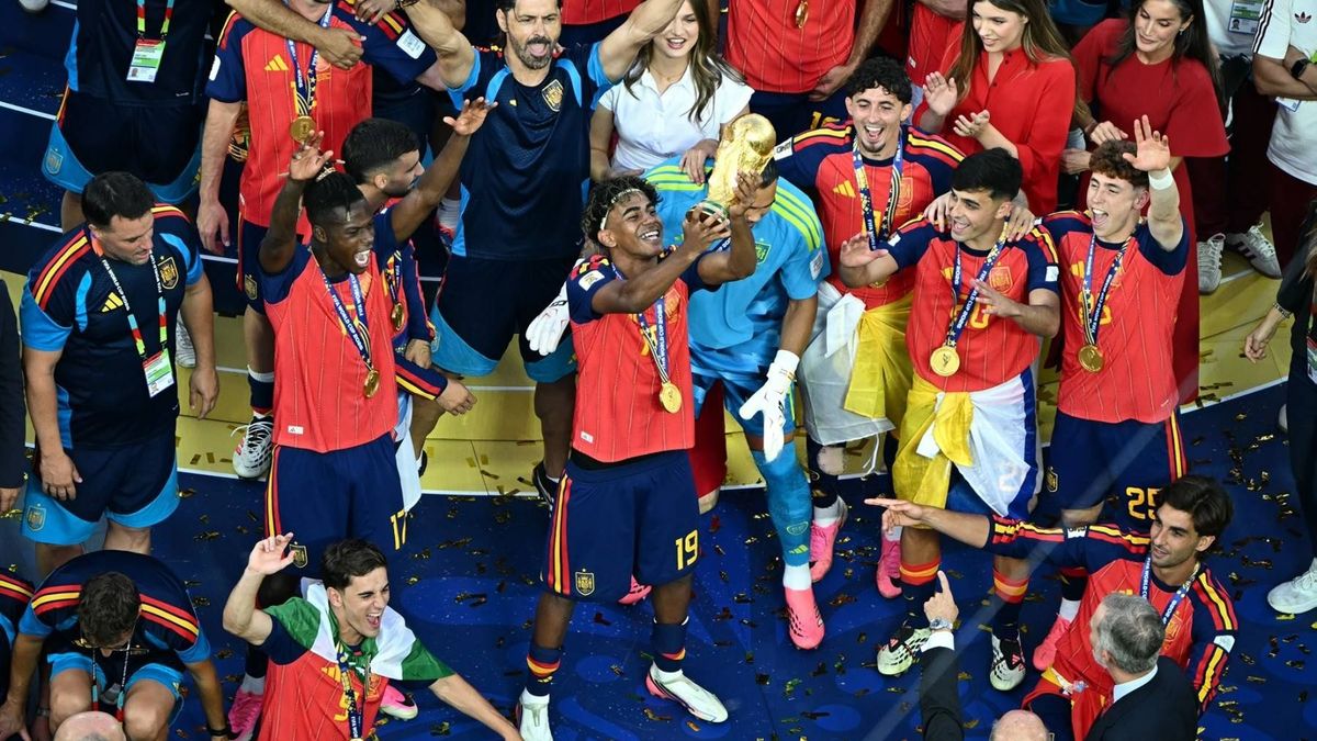 españa campeón mundial 2026 luis de la fuente pipi estrada selección título argentina