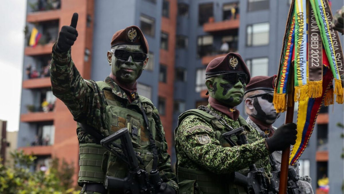 La marcha se realiza con el fin de recordar la independencia de Colombia.