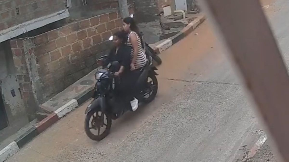 Cámaras de seguridad del barrio Meléndez captaron a la mujer que, según la investigación, sería la última persona que vio con vida a María Camila Potosí.