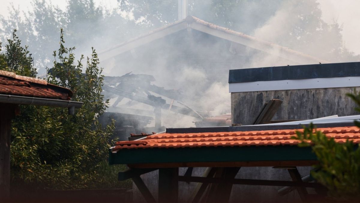 Las personas están siendo evacuadas por los fuertes incendios.