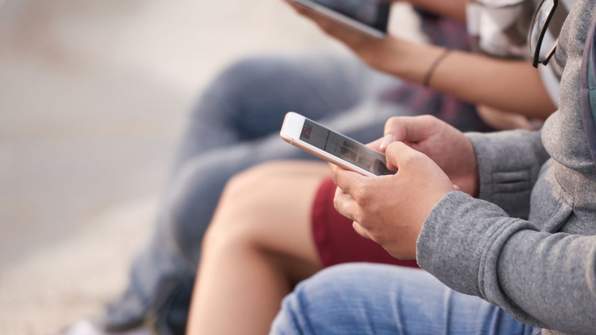 Los menores de edad no podrían acceder a ciertas plataformas.