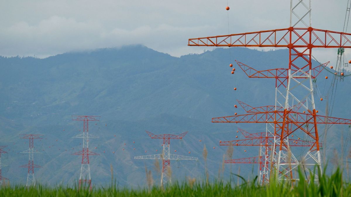 Vista de las líneas de transmisión eléctrica en Yumbo, cerca de Cali.