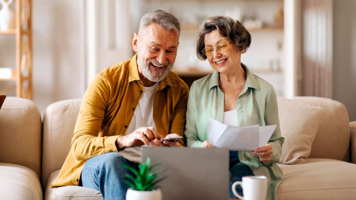 Si existe algún error, el afiliado puede solicitar una corrección mediante un trámite por Colpensiones, ya sea de manera presencial o a través de sus canales digitales.