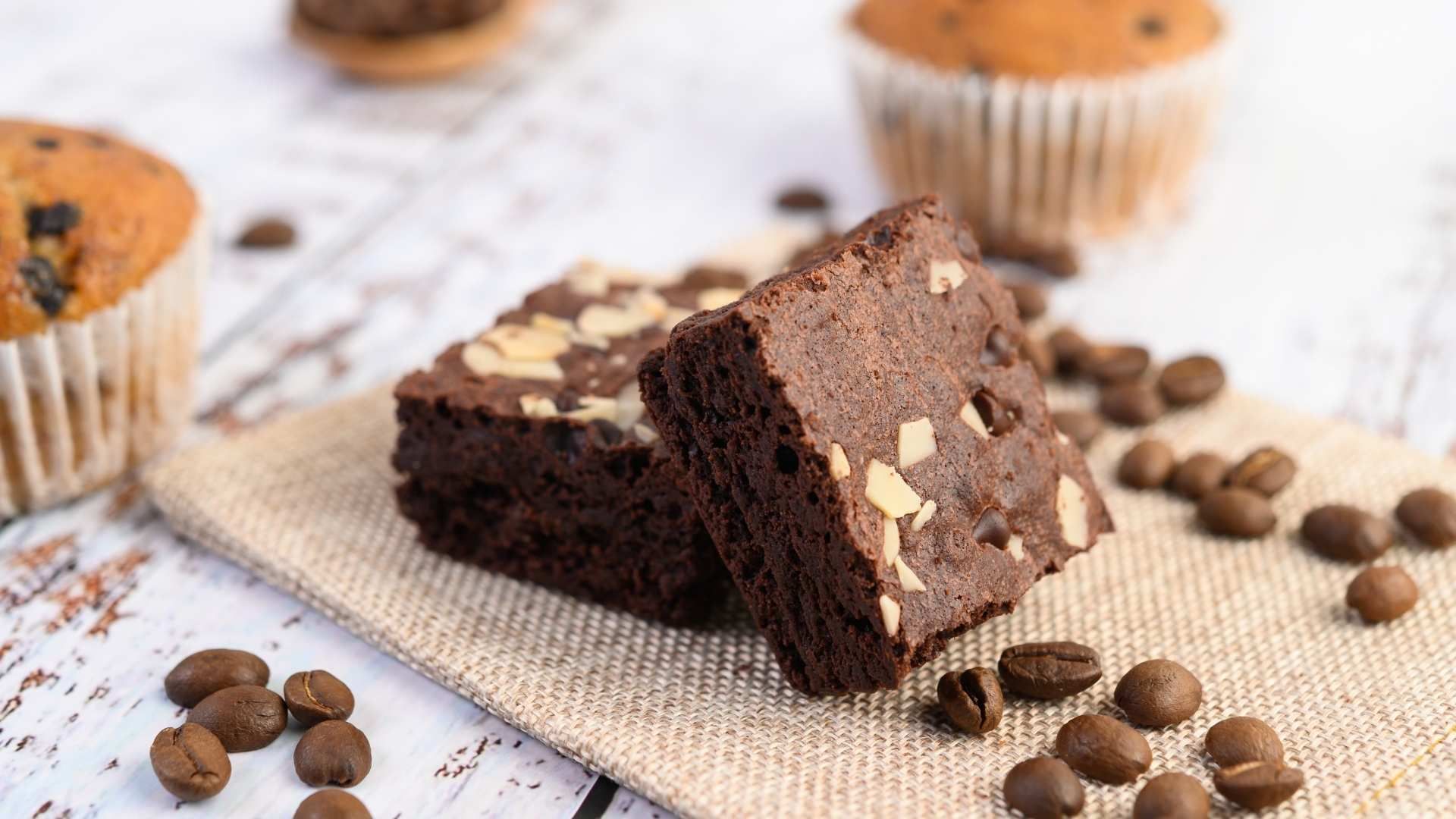 La textura del brownie se caracteriza por ser más compacta que la de un pastel convencional.