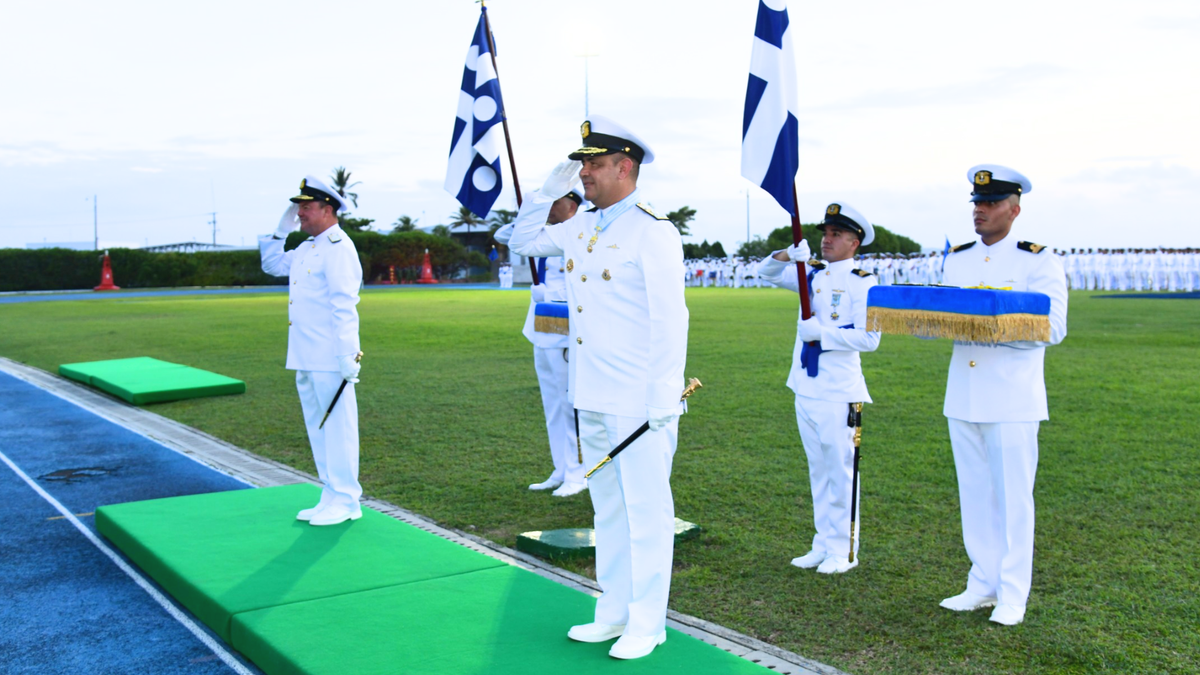 Almirante Orlando Enrique Grisales Franceschi, segundo comandante de la Armada y vicealmirante Camilo Mauricio Gutiérrez, comandante de la Fuerza Naval del Pacífico.