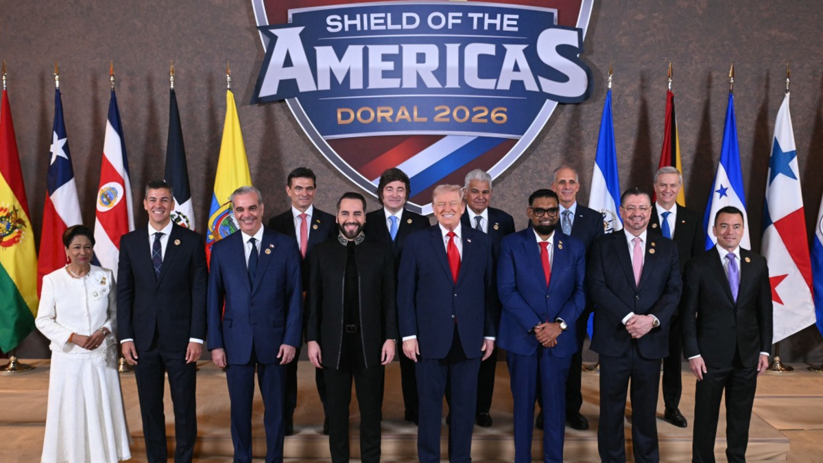 Presidentes de la derecha latinoamericana reunidos con el presidente Donald Trump en Doral, Florida, para la inauguración del Escudo de las Américas.