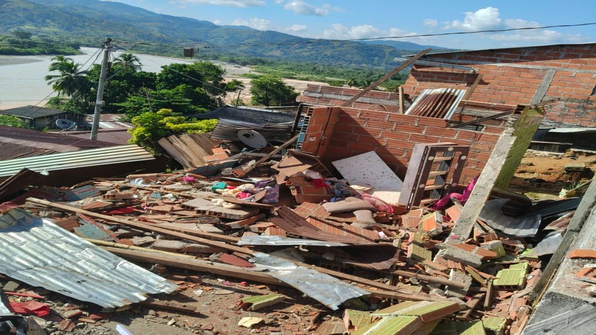 Casa destruída por un explosivo en Tarazá