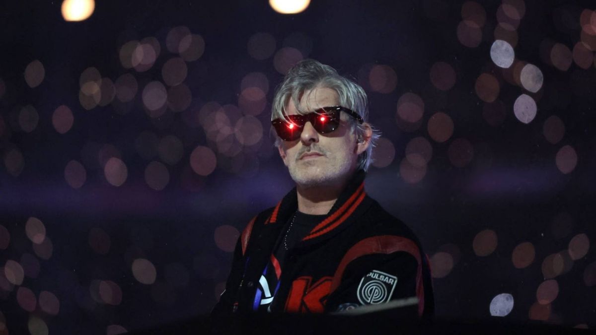 Kavinsky, reconocido por el éxito 'Nightcall' y su participación en la clausura de París 2024, murió a los 50 años en su residencia de París.