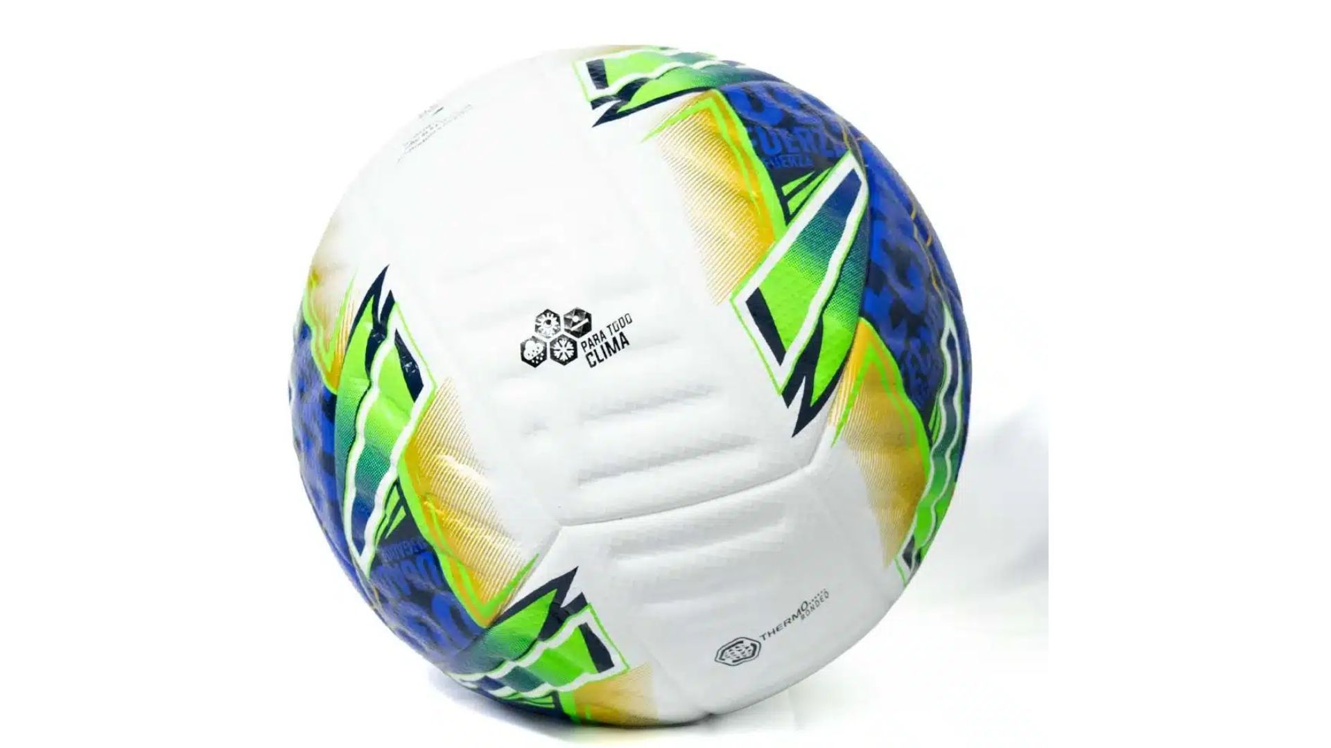 El balón tiene una variante amarilla, que cambia levemente su diseño.