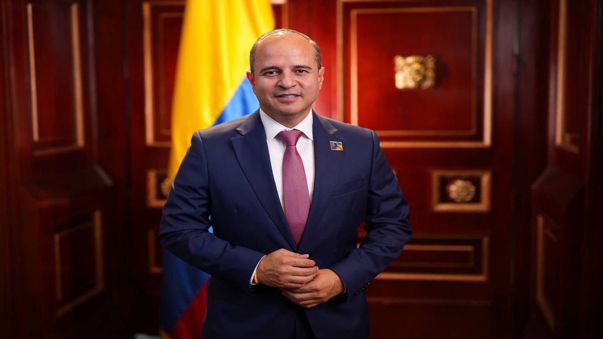 Juan Espinal, presidente de la comisión 5 del senado de la república