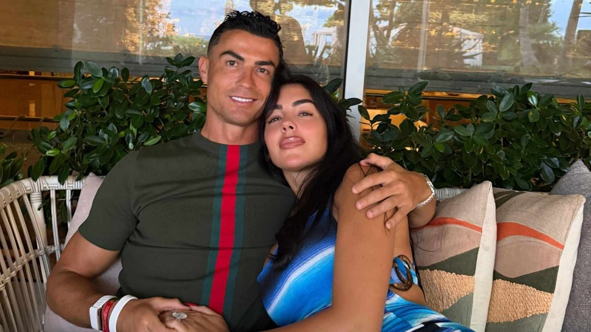 Cristiano Ronaldo y Georgina Rodríguez mantienen en reserva los detalles de su matrimonio, mientras continúan los rumores sobre la fecha de la ceremonia.