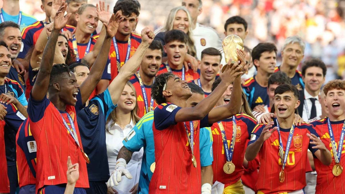 La UEFA rechazó el plan de la FIFA para permitir inversión privada en sus principales torneos y advirtió que podría boicotear el Mundial.