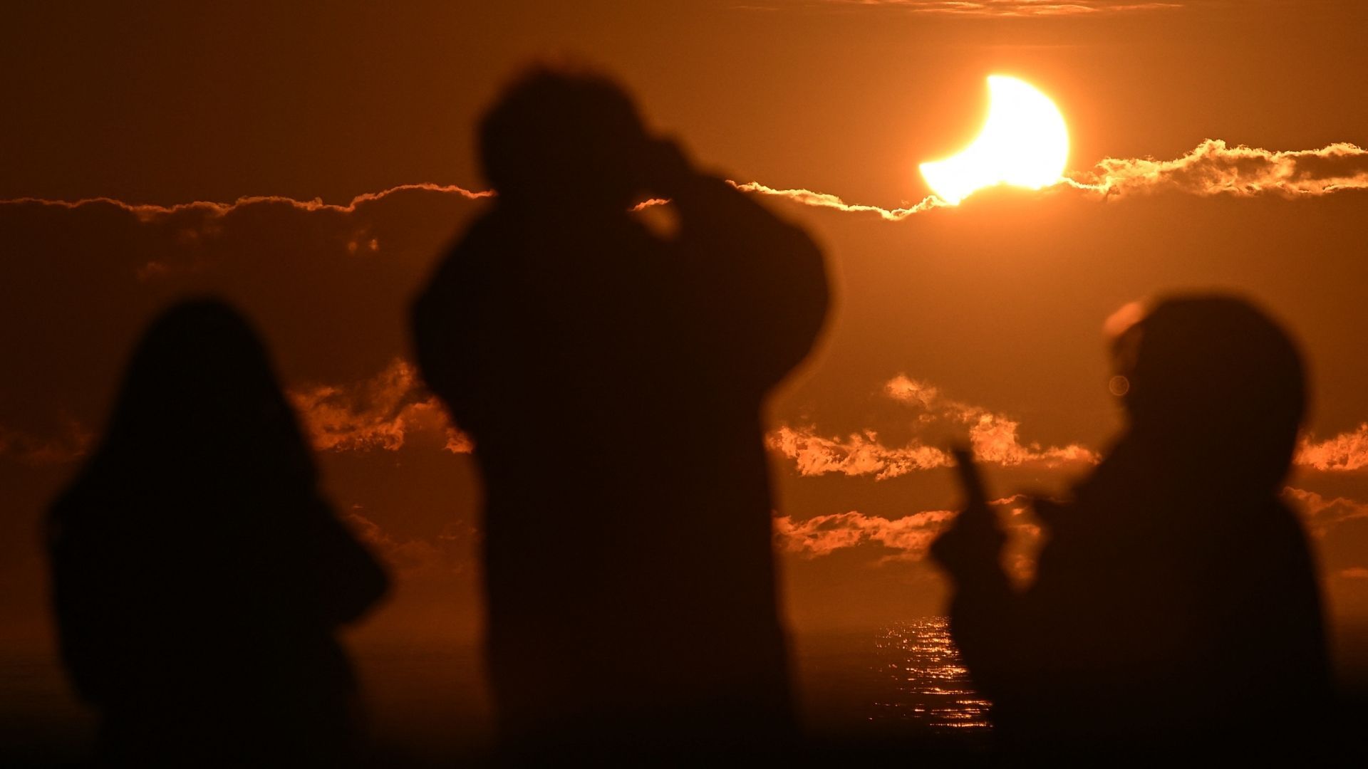La ubicación, el estado del tiempo y el uso de gafas homologadas serán claves para disfrutar del eclipse solar de 2026.