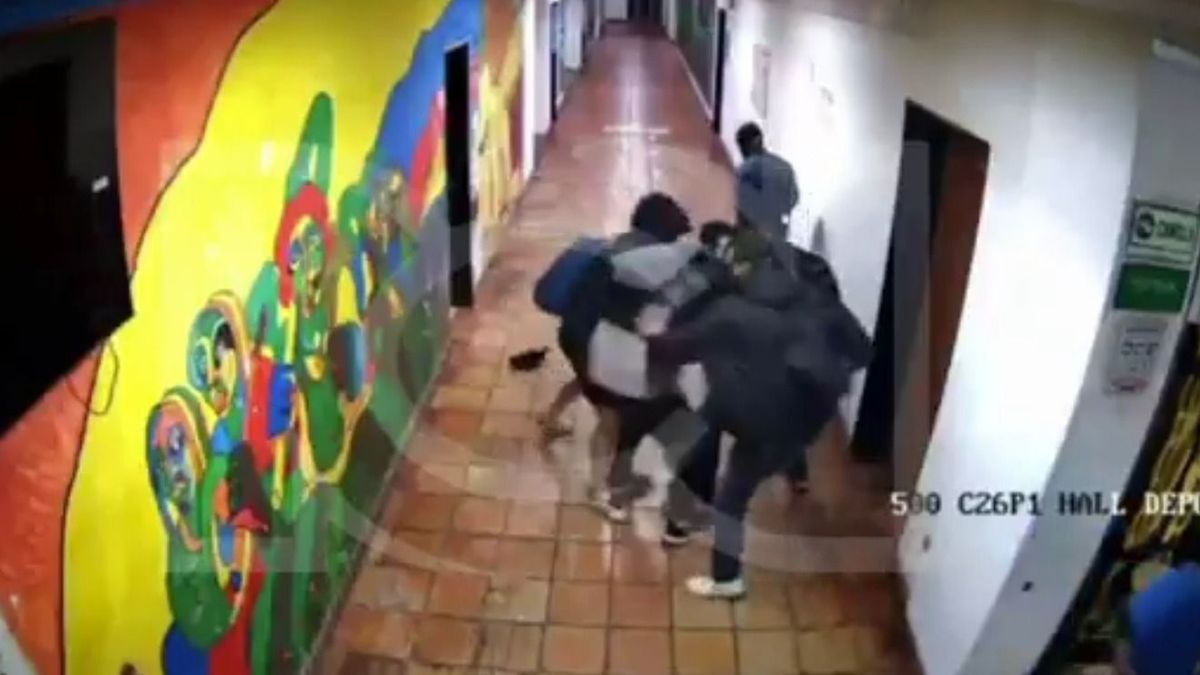 El rector José Ismael Peña Reyes confirmó que los hechos dejaron tres estudiantes lesionados, uno de ellos de gravedad.