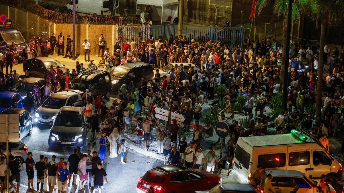 Miles de marroquíes invaden España