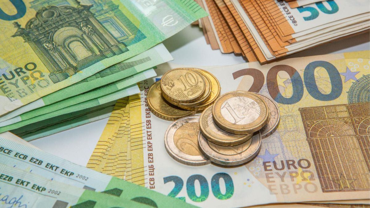 Algunas personas optan por cambiar únicamente el dinero que necesitan para cubrir gastos inmediatos y dejar el resto de la operación para otro momento o para una entidad donde encuentren condiciones más favorables.