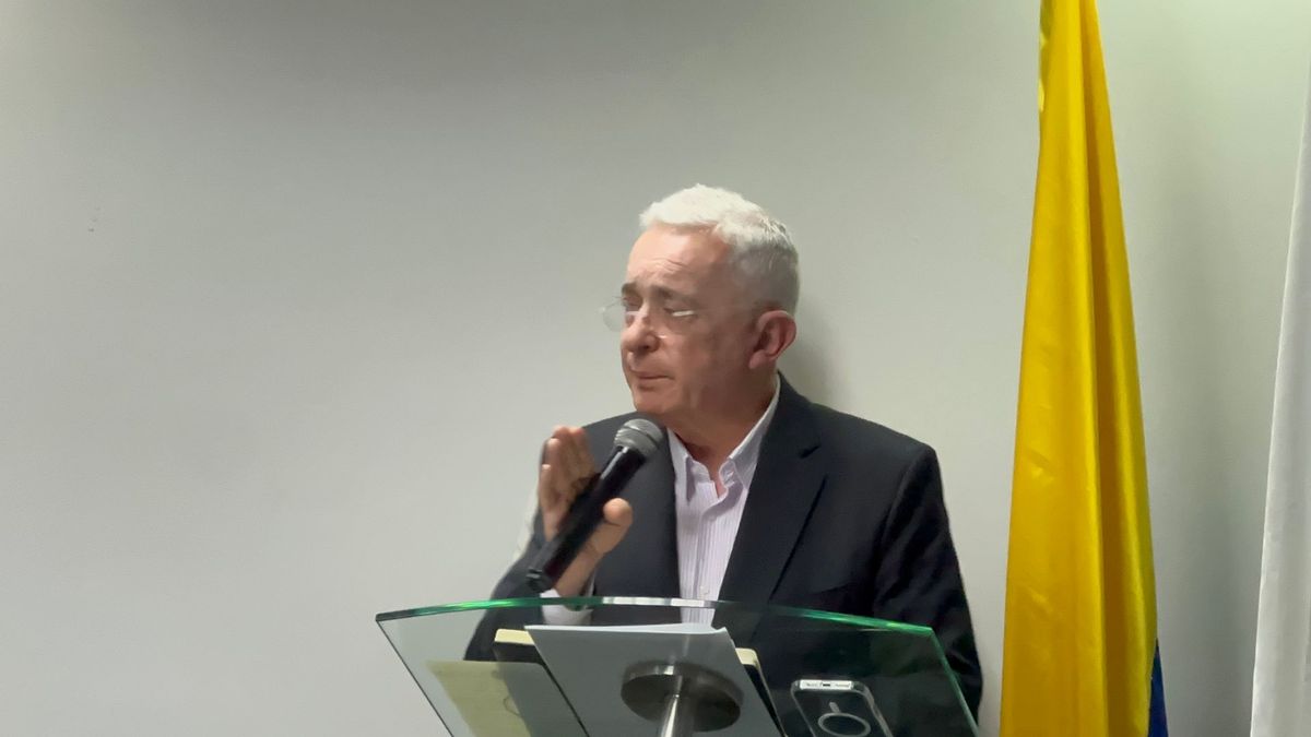 Presidente Álvaro Uribe en Medellín
