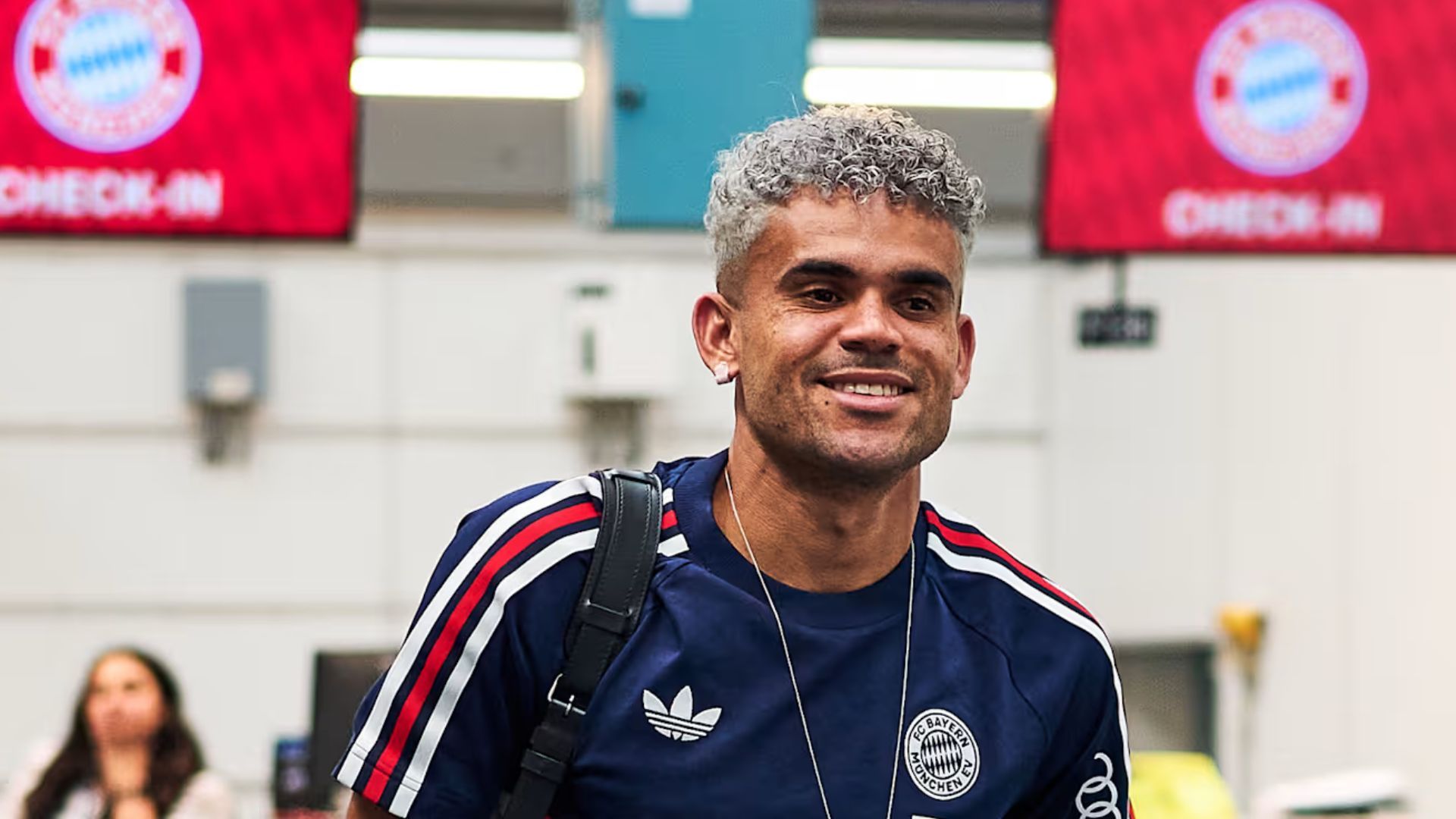 Con nuevo look, Luis Díaz inicia pretemporada con el Bayern Múnich.