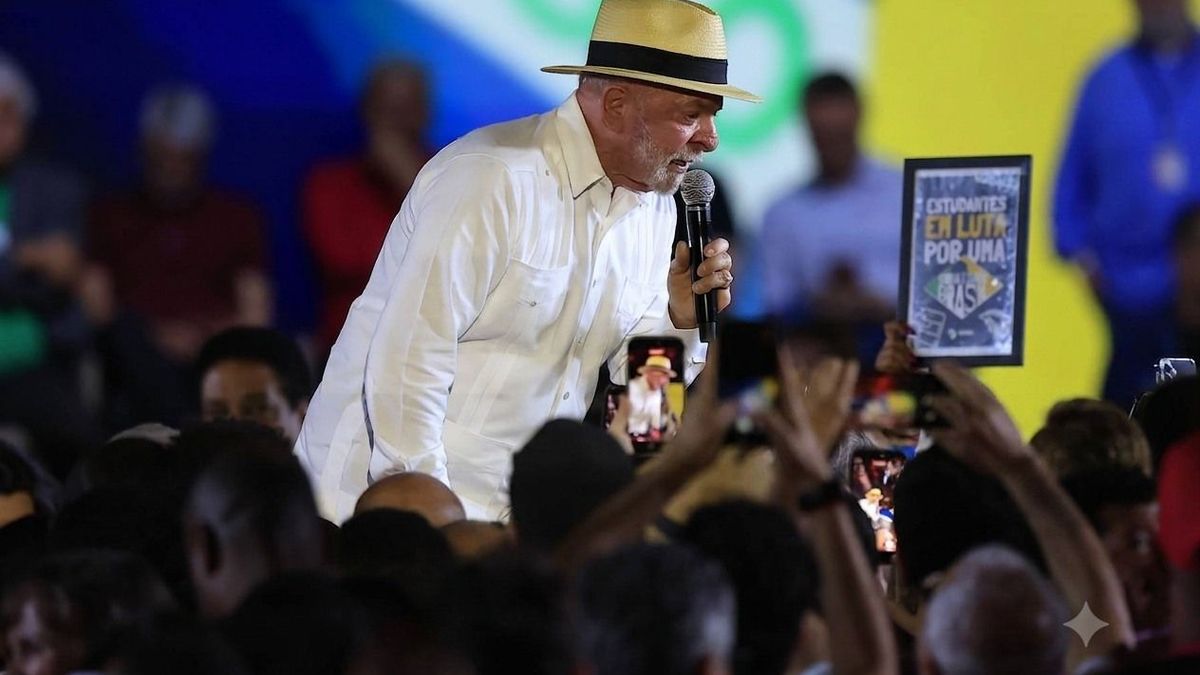 Lula anunciando su candidatura a la reelección en Brasil