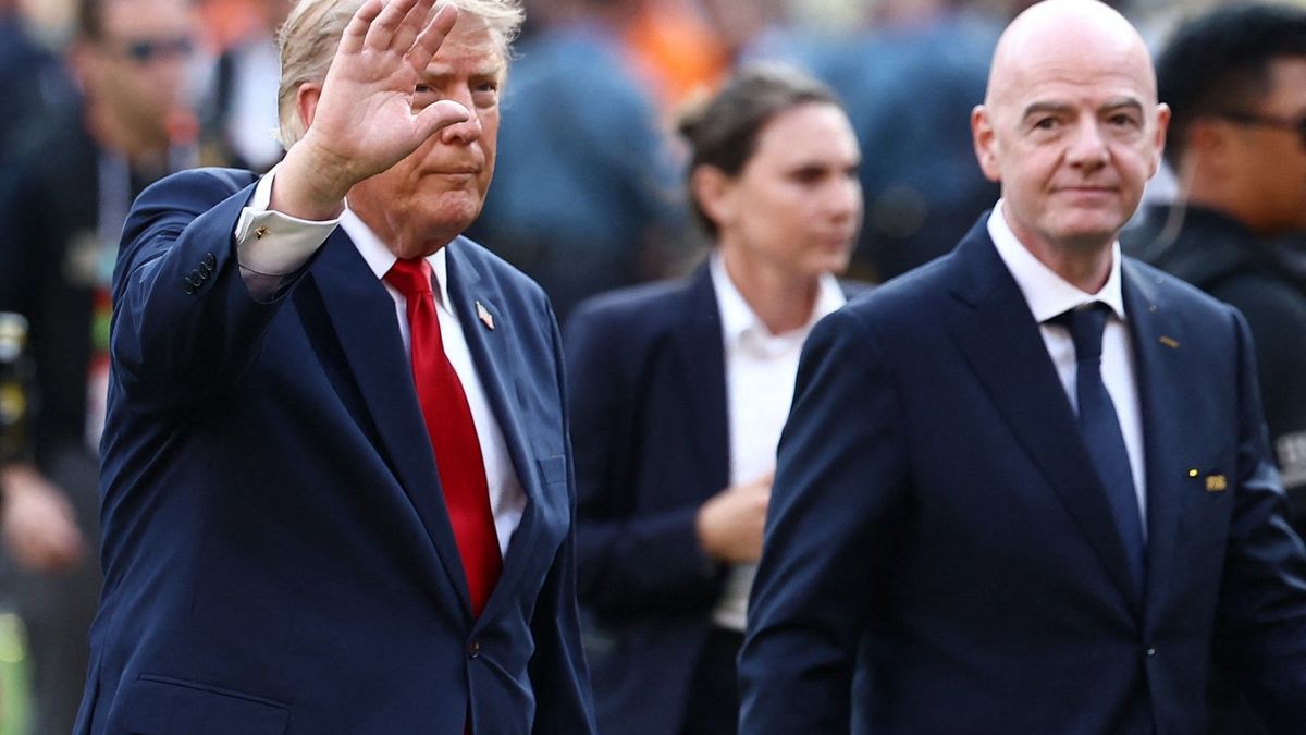 El presidente de la FIFA, Gianni Infantino (derecha), y el presidente de Estados Unidos, Donald Trump