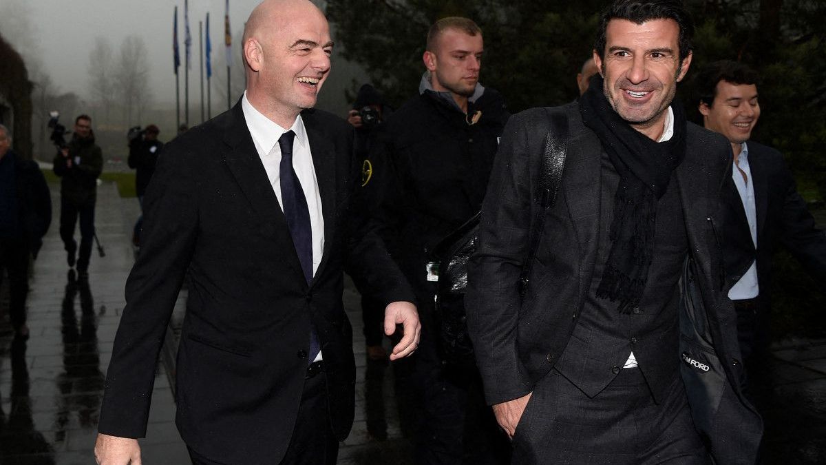 Exfutbolista Luis Figo y el presidente de la FIFA, Gianni Infantino