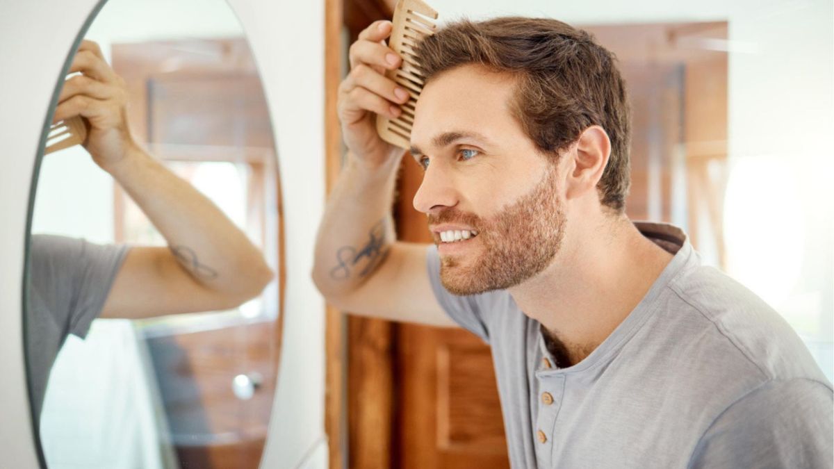 Los dermatólogos también recuerdan que el cuero cabelludo cumple un papel importante en la salud del cabello.