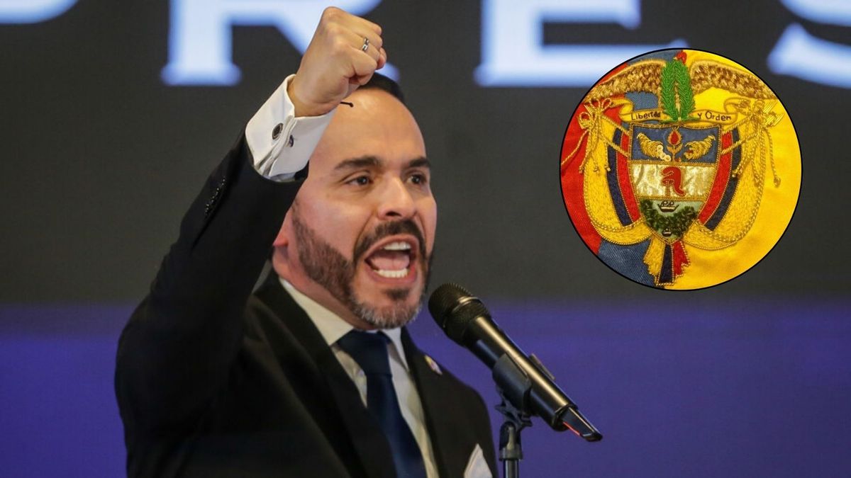 El mandatario recibió una banda para iniciar su mandato.