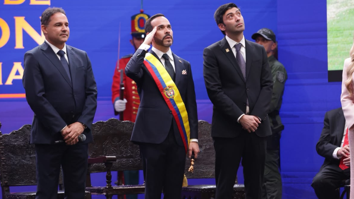 Abelardo de la Espriella en acto de posesión en Cali.