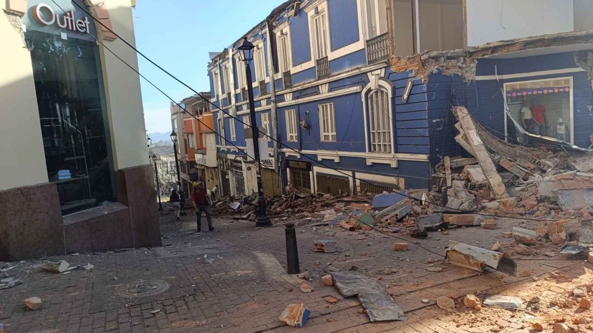 El fuerte temblor provocó evacuaciones y reportes de daños en estructuras de varias ciudades de Colombia.