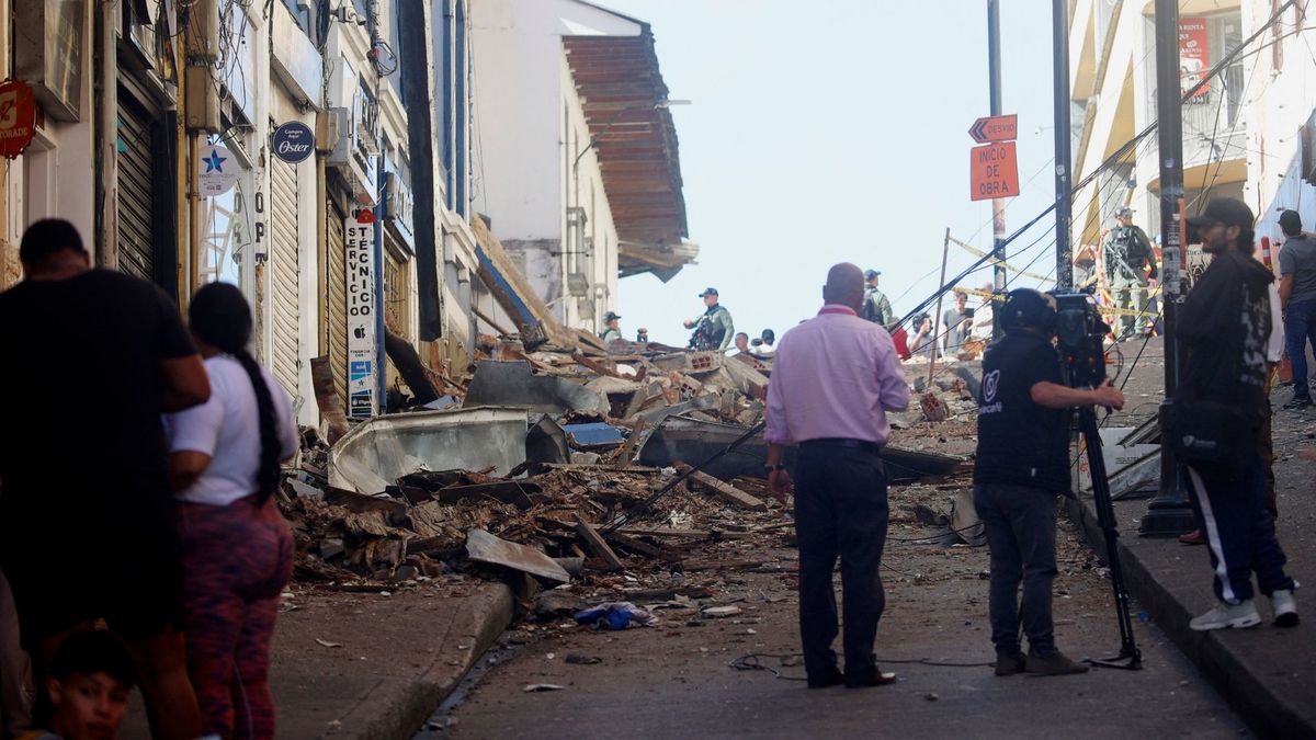 En Manizales, la comunidad y la fuerza pública buscan entre los escombros a las víctimas del terremoto de 7,4 que tuvo epicentro en Chocó y que hasta ahora deja más de veinte víctimas fatales.