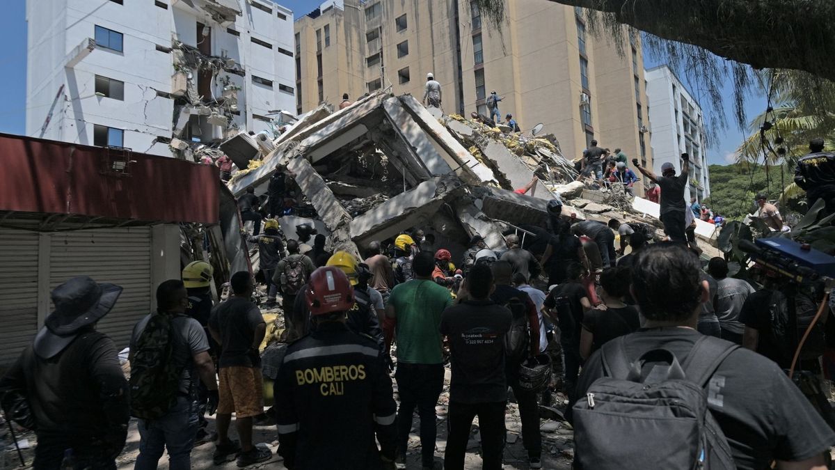 En Cali, una treintena de edificaciones terminó destruida por el terremoto de 7,4 del 10 de agosto en Colombia. La comunidad y los organismos de socorro buscan a las víctimas, mientras instituciones públicas y privadas trabajan en donaciones y pedagogía.