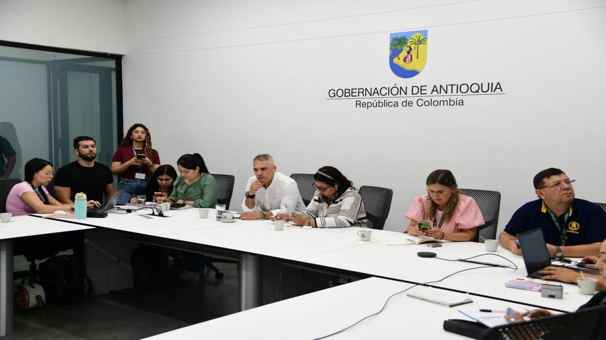 Gobernador de Antioquia en el Puesto de Mando Unificado