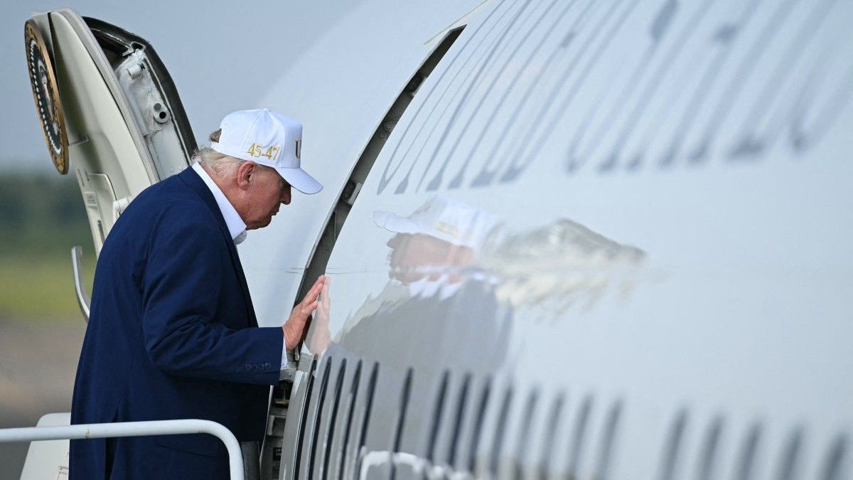 Presidente Donald Trump abordando el Air Force One