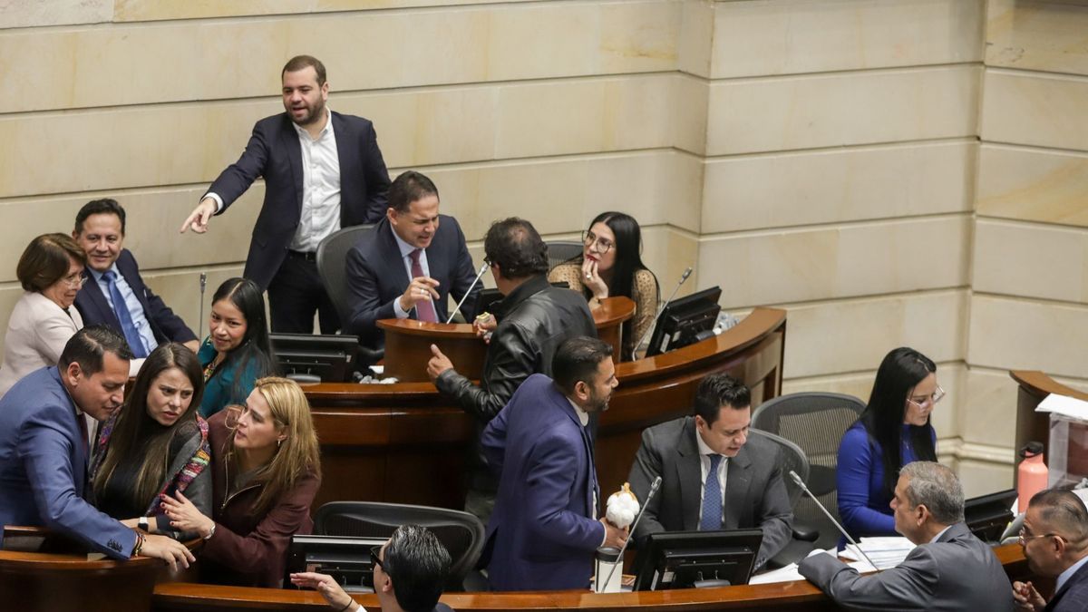 Por el lado del gobierno de Abelardo De La Espriella, se mantiene en la postura que no hará el guiño a ninguno de los aspirantes, incluso ni a Ana Monsalvo, quien estuvo en la comisión de empalme en los temas del sector económico.